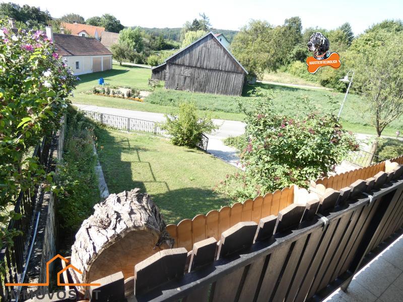 10_Blick vom Balkon straßenseitig.JPG